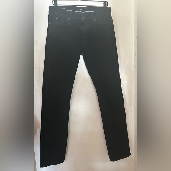 HUGO BOSS Mens Black Jeans Size 30/32
Hugo Boss Men's Black Jeans - Picture 3 of 13